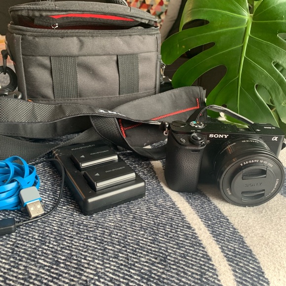 Sony: a6000 SLR Camera with 3.0-Inch LCD and 16-50mm Power Zoom Lens (Black) - Picture 4 of 6